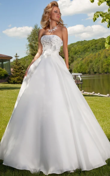 Satin Strapless Sleeveless Ball Gown Wedding Dress with Lace-Up Back and Bow Classy Bridal Gown