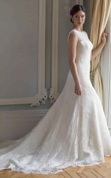 Long Lace Scoop-Neck Wedding Dress with Appliques Vintage Bridal Gown