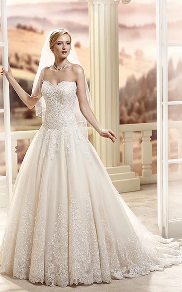 Lace Sweetheart A-Line Wedding Dress with Court Train Maxi Appliqued