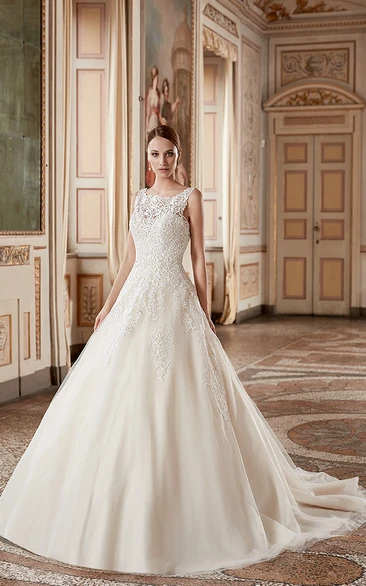 Sleeveless Bateau-Neck Lace Ball Gown Wedding Dress