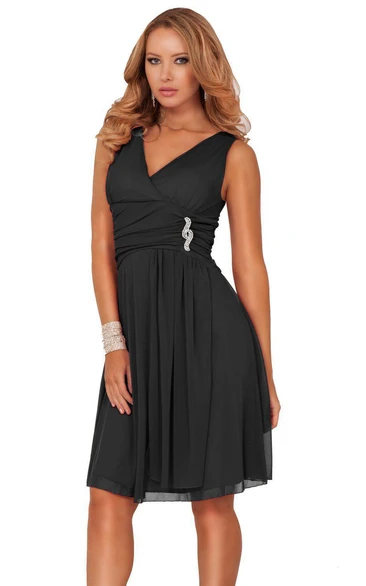 Knee-length Sleeveless V-neck Dress with Brooch Elegant Formal Dress