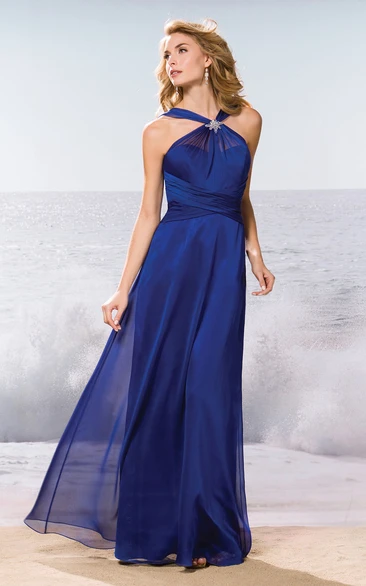 High-Neck A-Line Long Gown With Brooch And Ruches Elegant High-Neck A-Line Bridesmaid Dress with Brooch and Ruches