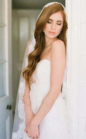 Soft Tulle Wedding Veil with Lace Applique Edge Elegant Wedding Dress Accessory