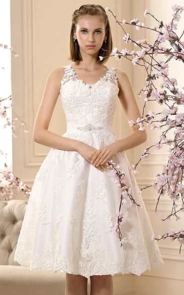 Knee-Length Lace A-Line Wedding Dress With Bow and Sleeveless Design