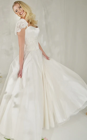 Lace Cap-Sleeve Tulle Wedding Dress with Court Train Elegant A-Line Style