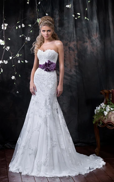 Lace Sweetheart A-Line Wedding Dress with Appliques and Flower Floor-Length