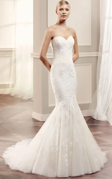 Lace and Tulle Wedding Dress with Sweetheart Neckline Floor-Length Bridal Gown