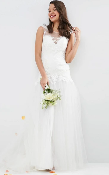 Pleated Tulle Sleeveless A-Line Wedding Dress with Bateau-Neck Classy Floor-Length Gown