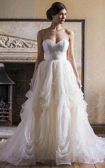 Tulle Ball Gown Wedding Dress with Sweetheart Neckline and Ruffles