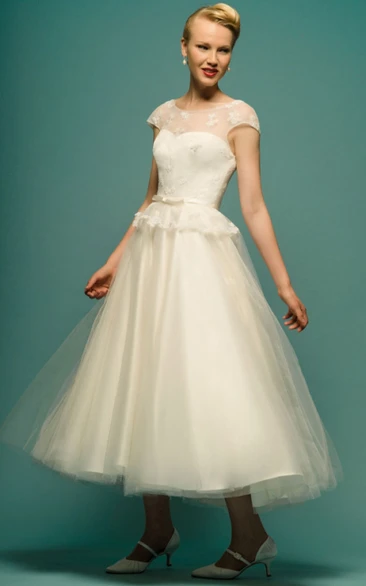 Cap Sleeve Tulle A-Line Wedding Dress Tea-Length Appliqued Scoop Neck