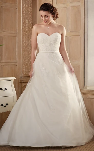 Maxi Appliqued Tulle Wedding Dress with Sweep Train Sweetheart Unique Bridal Gown 2024