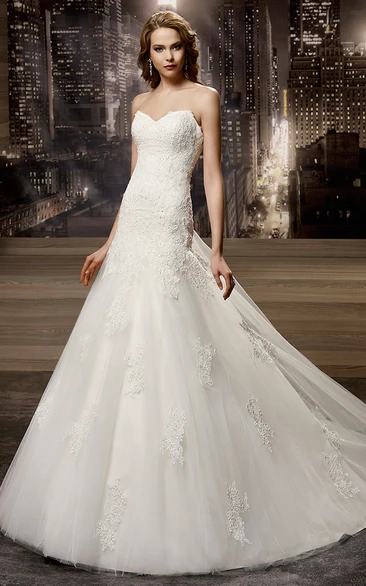 Lace Applique Sweetheart Wedding Dress with Brush Train Elegant Bridal Gown