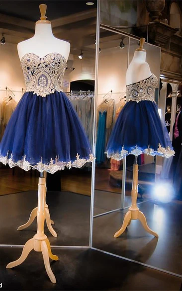 Sleeveless Sweetheart Crystal Applique Homecoming Dress