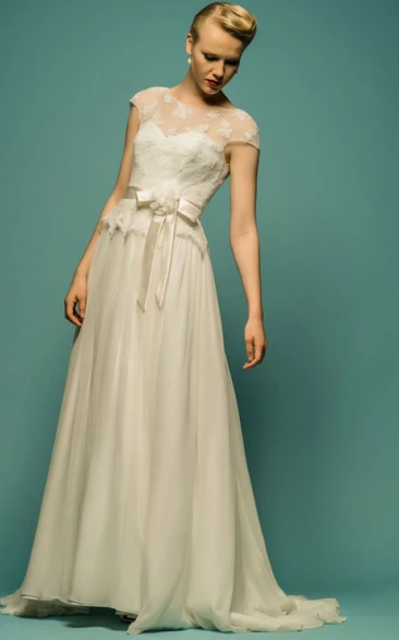 Appliqued Tulle Scoop-Neck Short-Sleeve Wedding Dress with Bow