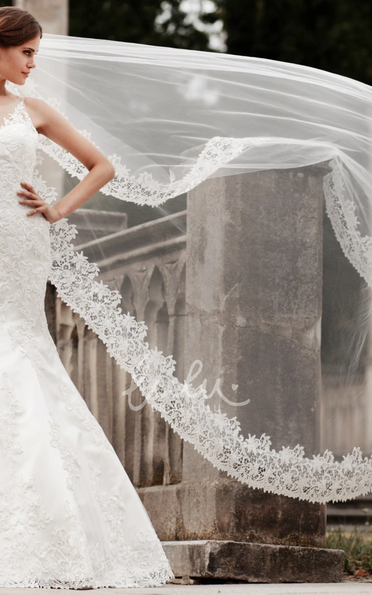 V-Neck Sleeveless Lace Trumpet Wedding Dress with Appliques