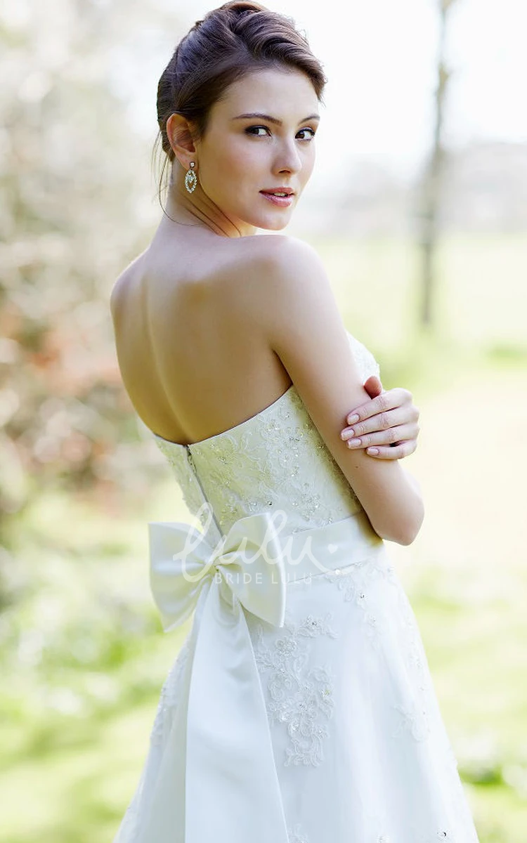 Sleeveless Lace A-Line Wedding Dress with Sweetheart Neckline and Bow Detail