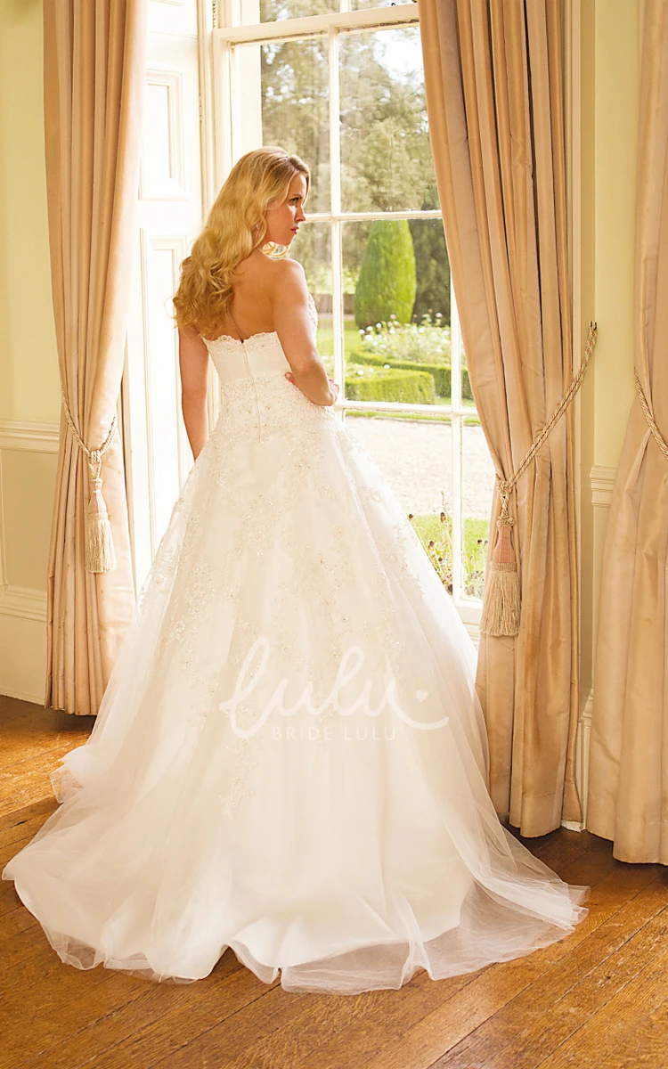 Lace&Tulle Strapless A-Line Wedding Dress with Appliques and Court Train Ball-Gown Style