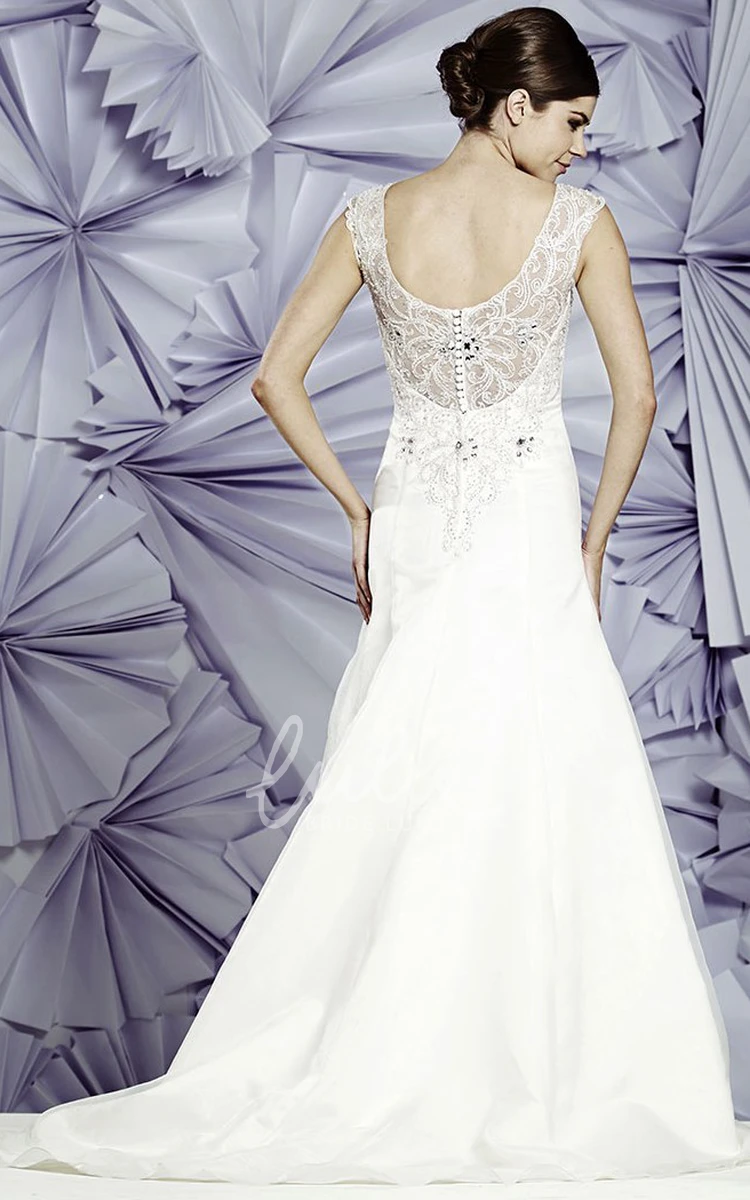 Lace A-Line Sleeveless Tulle&Satin Wedding Dress with Scoop-Neck and Beading Simple Wedding Dress