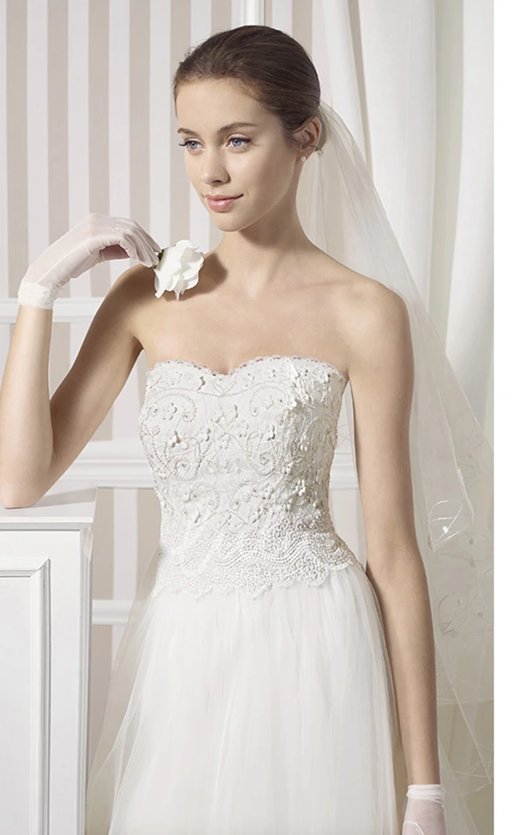 Strapless Appliqued Tulle&Satin A-Line Wedding Dress with Chapel Train Classic Bridal Gown