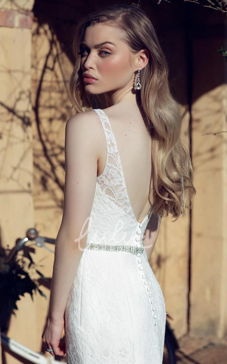 Sleeveless Trumpet Lace Wedding Dress with Waist Jewellery V-Neck Bridal Gown