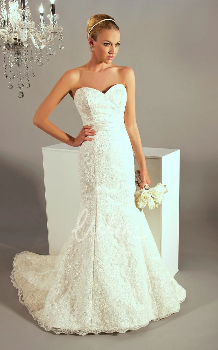 Sweetheart Lace Wedding Dress with Court Train and Appliques