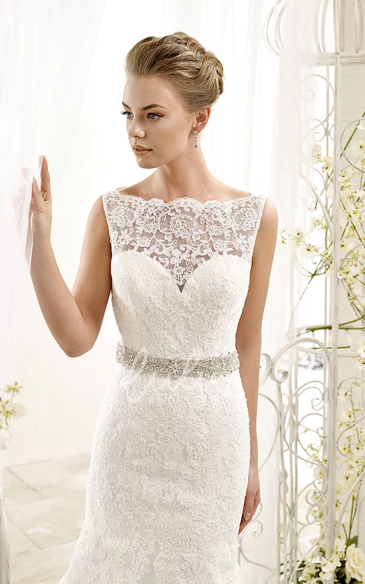 Sleeveless Bateau-Neck Lace A-Line Wedding Dress with Waist Jewellery Chic Bridal Gown