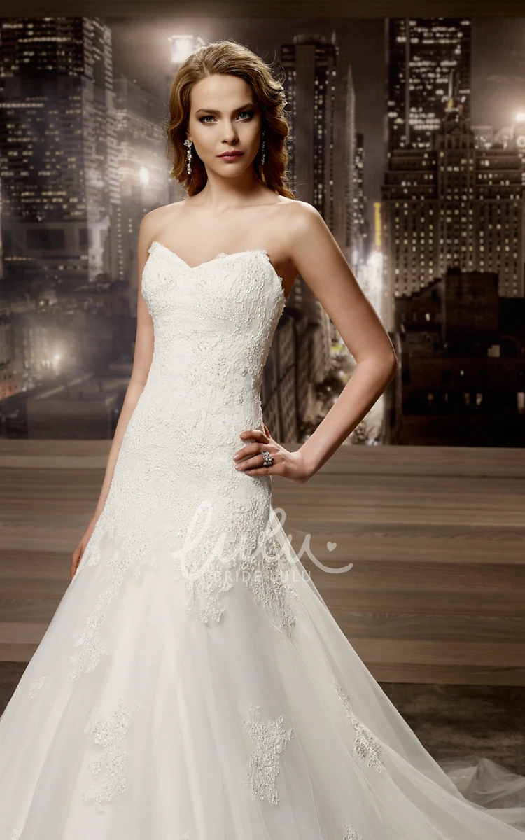 Lace Applique Sweetheart Wedding Dress with Brush Train Elegant Bridal Gown