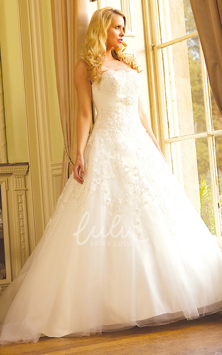 Lace&Tulle Strapless A-Line Wedding Dress with Appliques and Court Train Ball-Gown Style