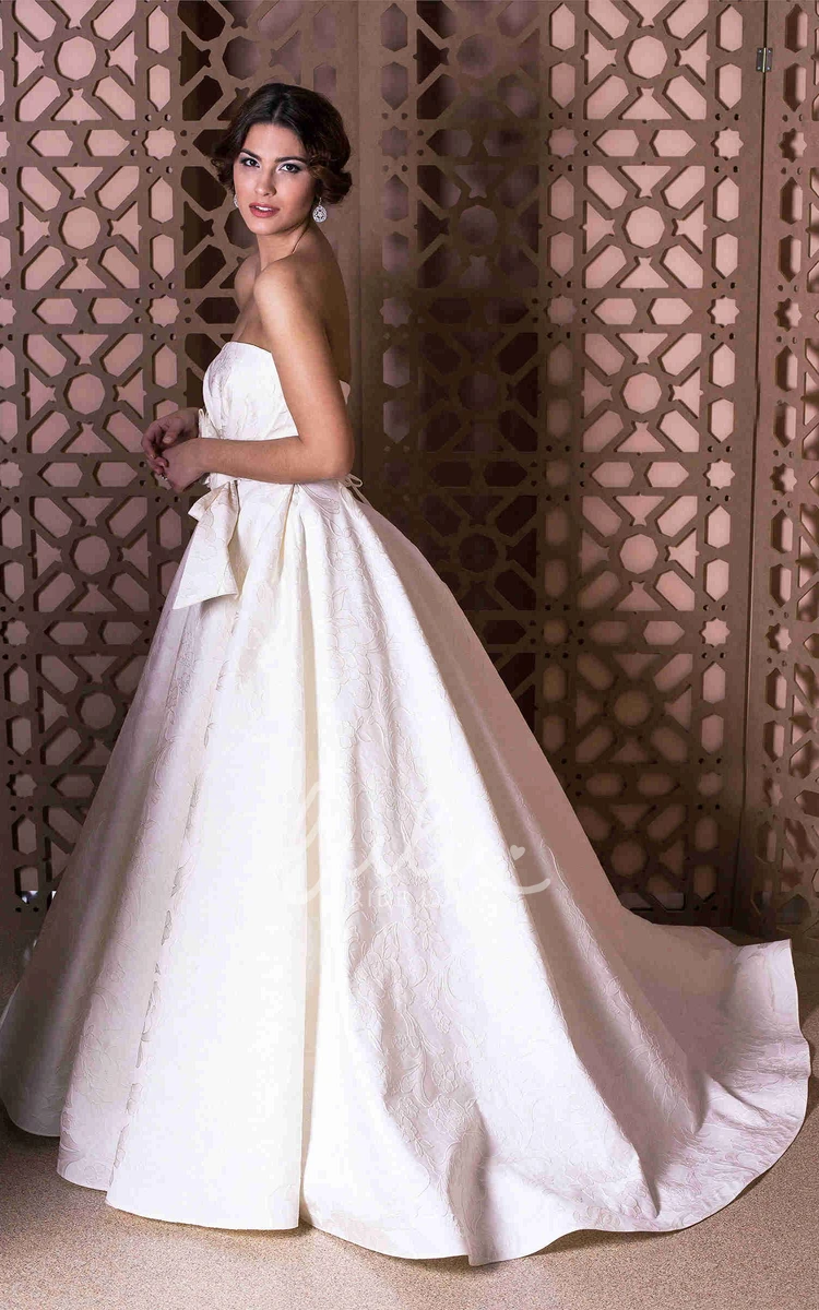 Bowed Strapless A-Line Wedding Dress with Long Sleeveless