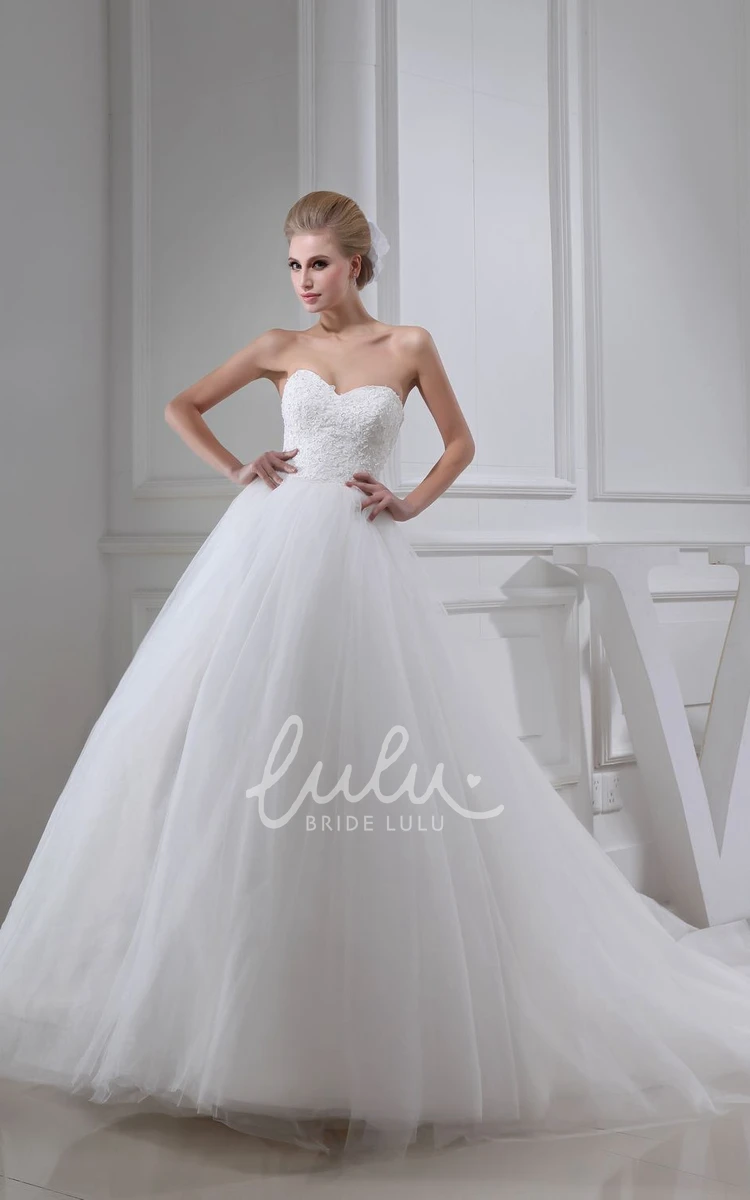 Lace Applique Tulle Ball Gown Wedding Dress Sweetheart Neckline and Sleeveless