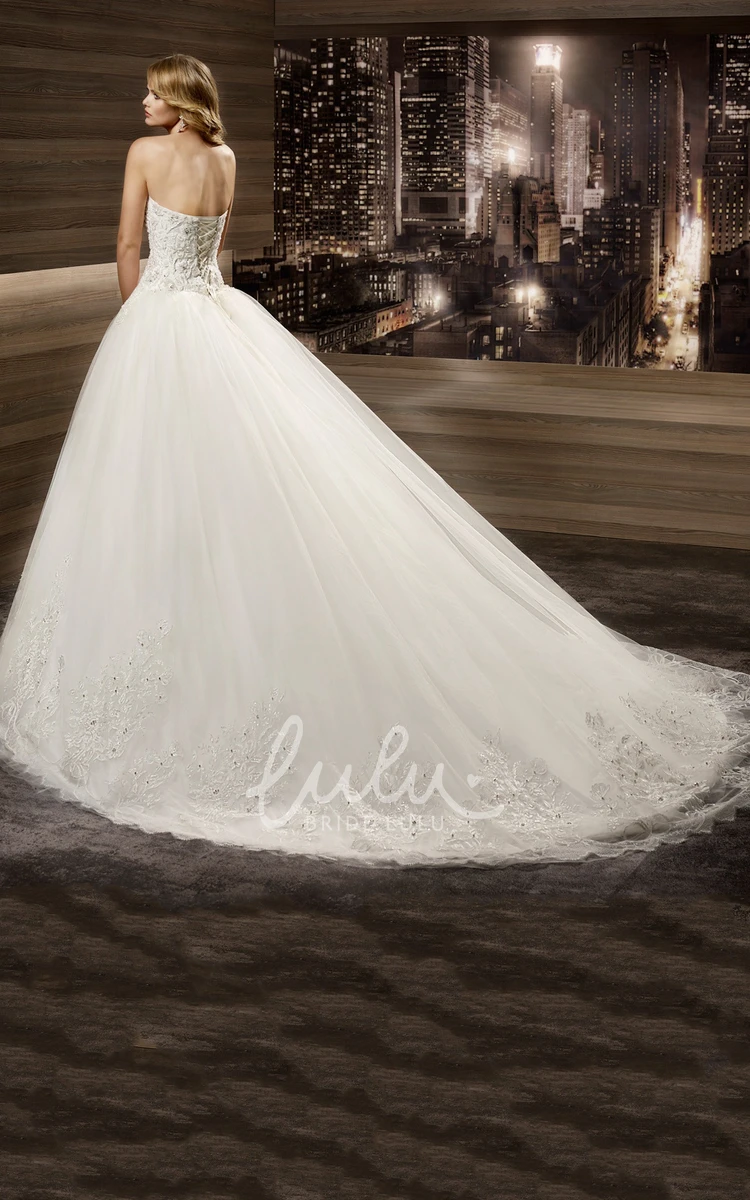 Fine Applique Sweetheart A-line Wedding Dress with Court Train Romantic Bridal Gown