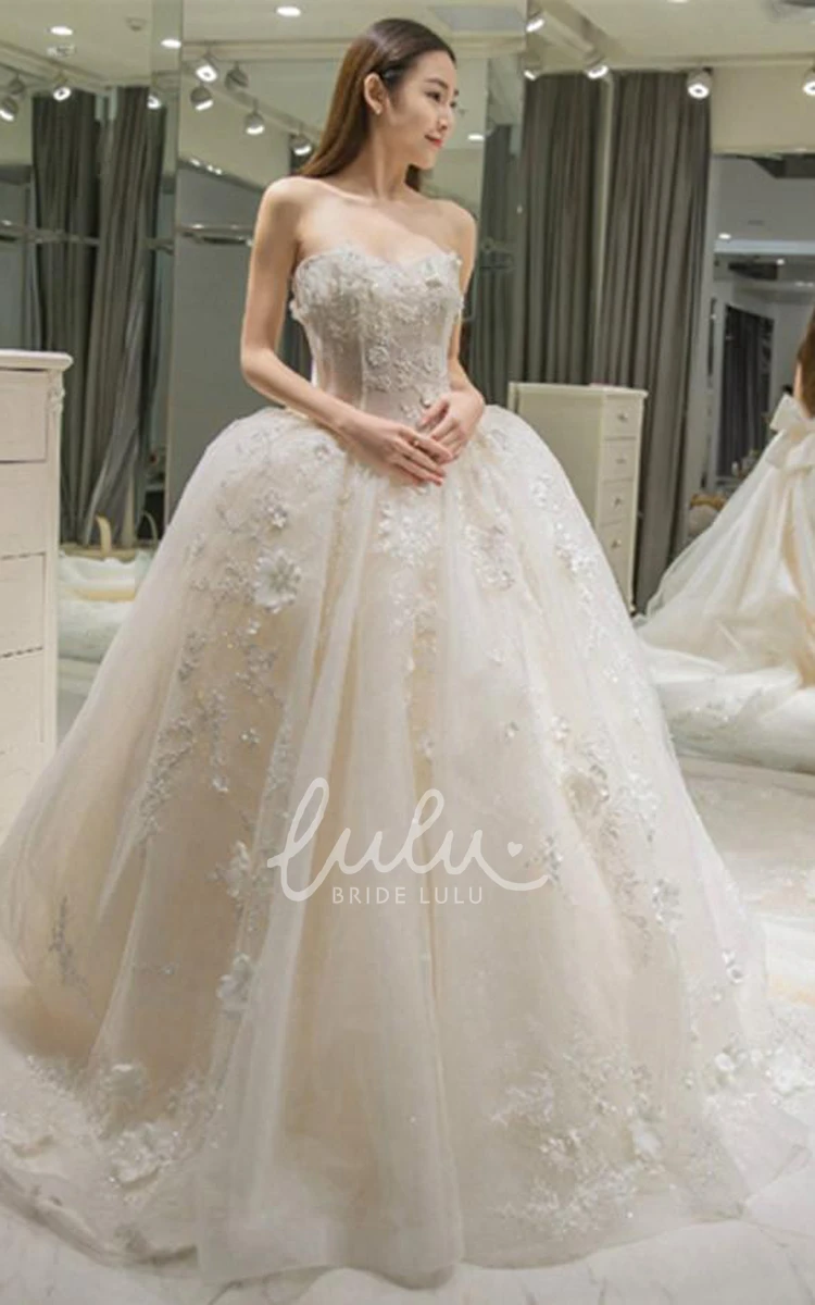 Elegant Ball Gown Wedding Dress with Lace and Tulle Details