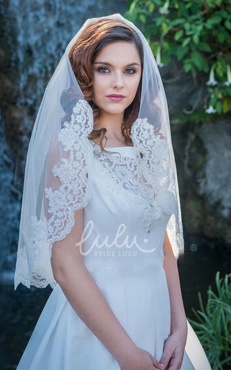 Soft Lace Trim Short Bridal Veil Delicate Wedding Accessory