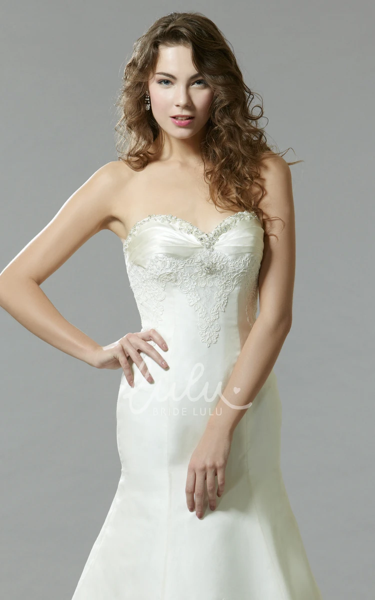 Lace Sleeveless Wedding Dress with Sweetheart Neckline and Appliques Sheath Style