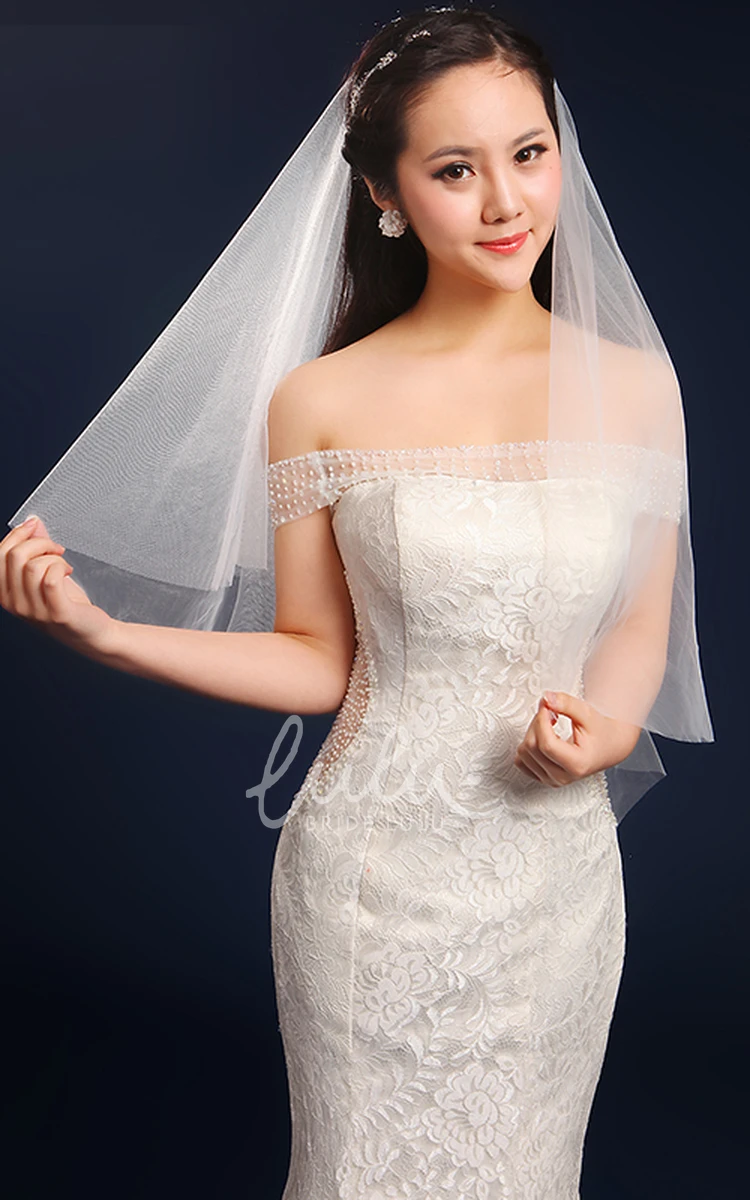 Short Applique Fingertip Wedding Veil for Brides