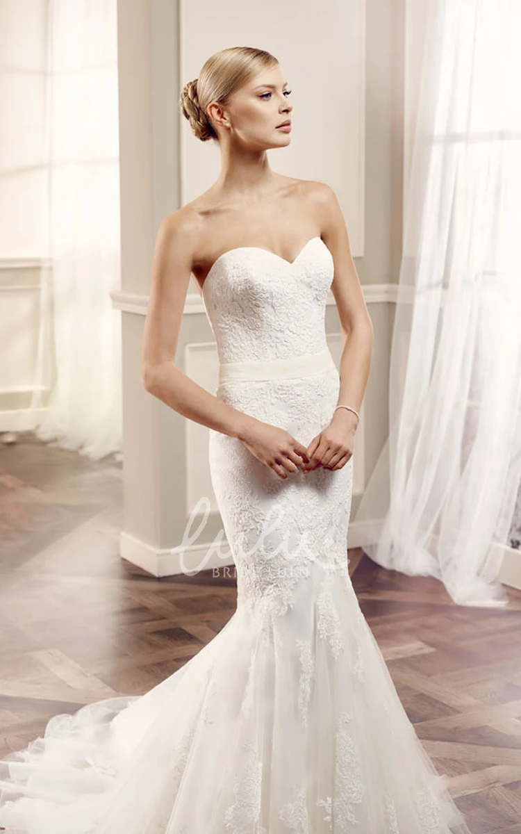 Lace and Tulle Wedding Dress with Sweetheart Neckline Floor-Length Bridal Gown