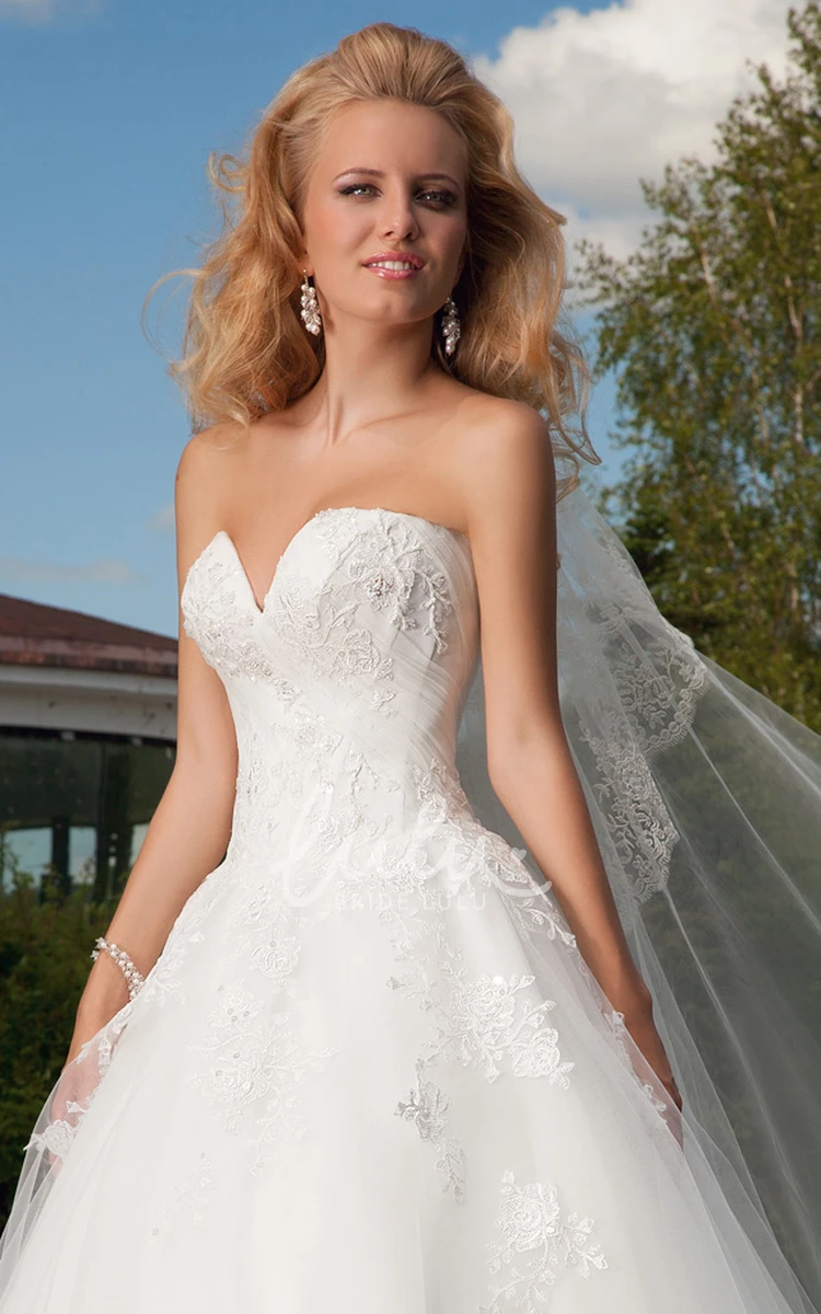 Sleeveless Sweetheart Tulle Ball Gown Wedding Dress with Applique Classic Bridal Gown