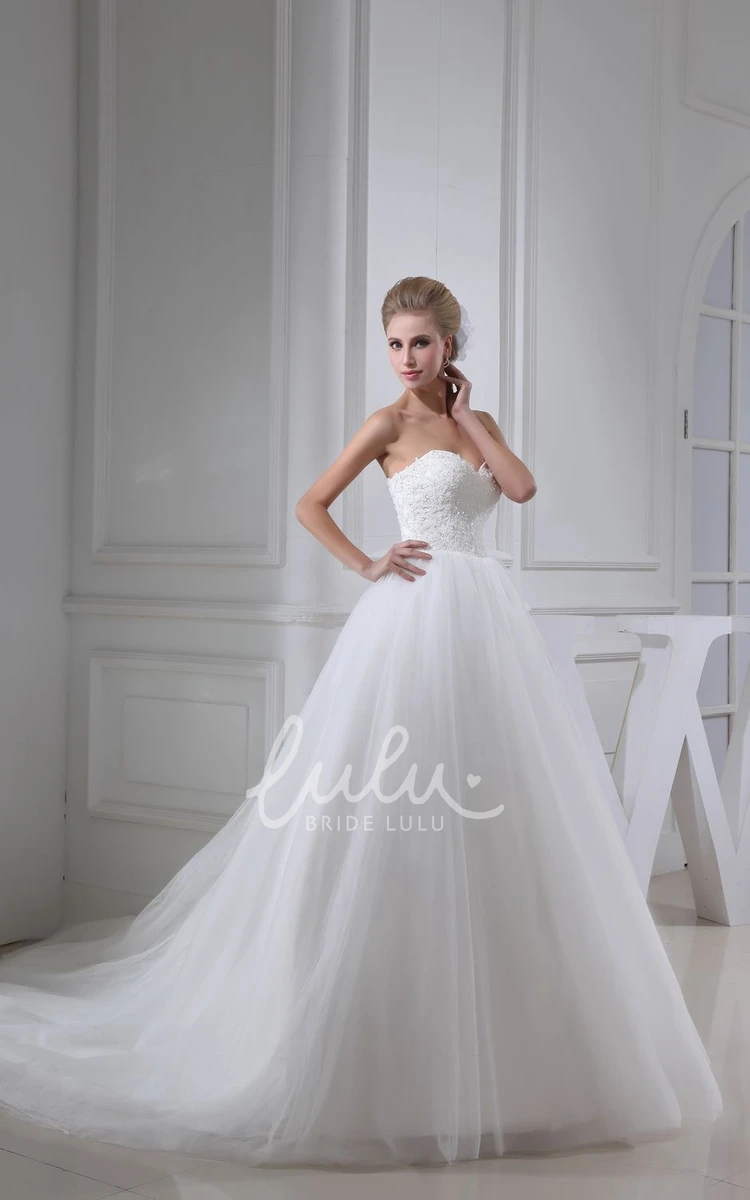 Lace Applique Tulle Ball Gown Wedding Dress Sweetheart Neckline and Sleeveless