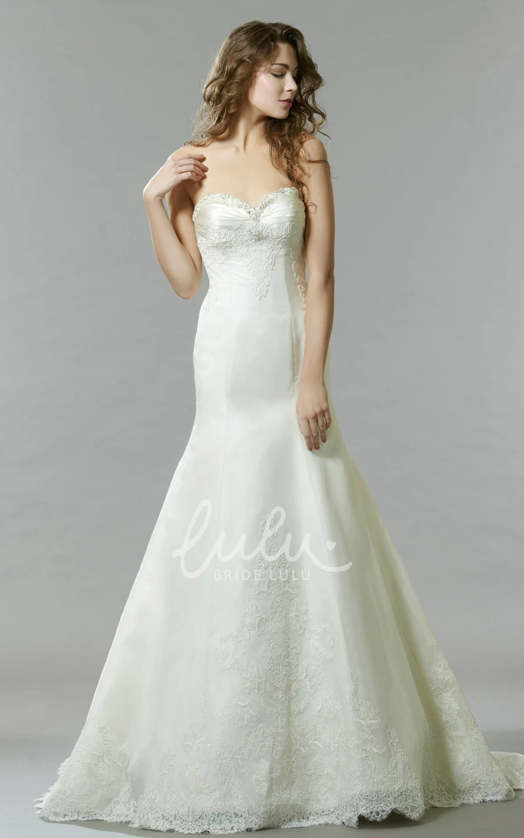 Lace Sleeveless Wedding Dress with Sweetheart Neckline and Appliques Sheath Style