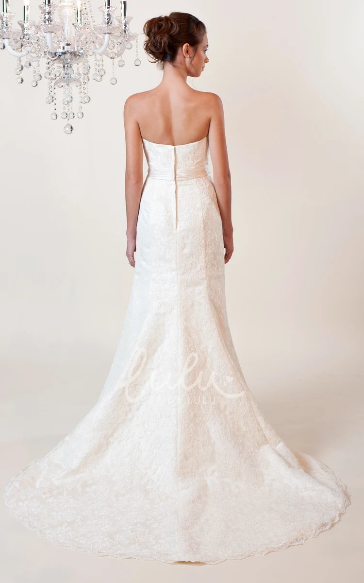 Sweetheart Lace Wedding Dress with Court Train and Appliques