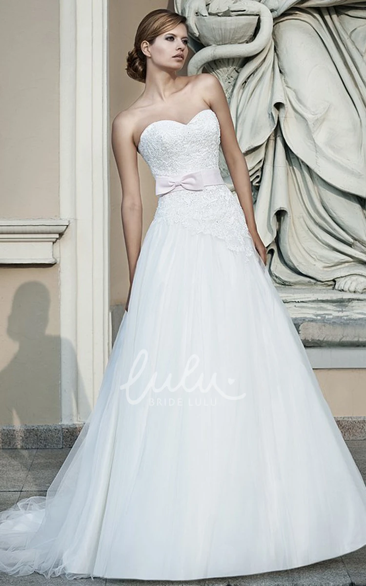 Sweetheart Appliqued Lace&Tulle Wedding Dress with Bow Floor-Length A-Line Wedding Dress