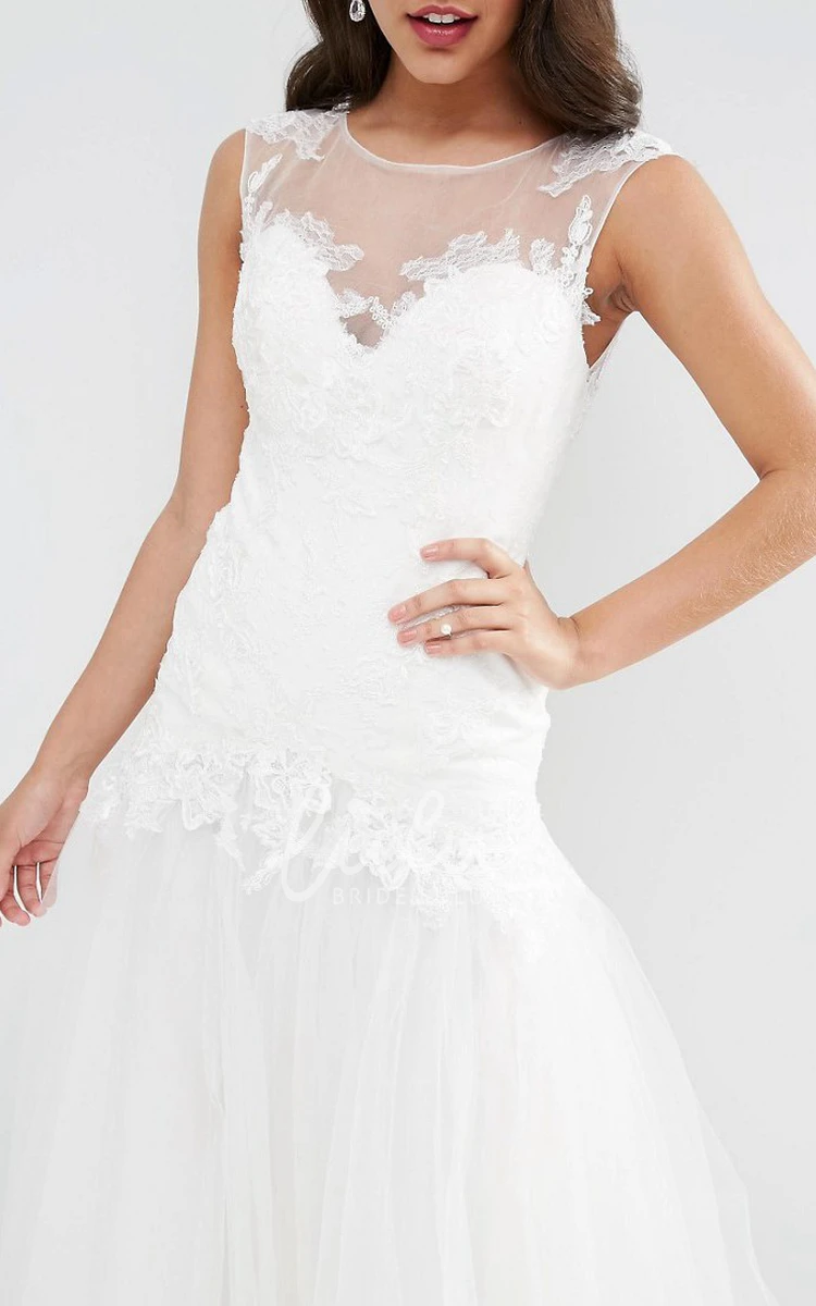 Pleated Tulle Sleeveless A-Line Wedding Dress with Bateau-Neck Classy Floor-Length Gown