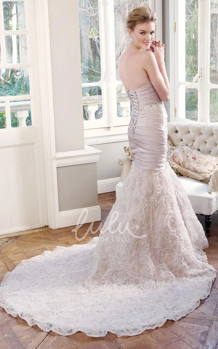 Sweetheart Sleeveless Wedding Dress with Criss-Cross Design Flowy Sheath Style