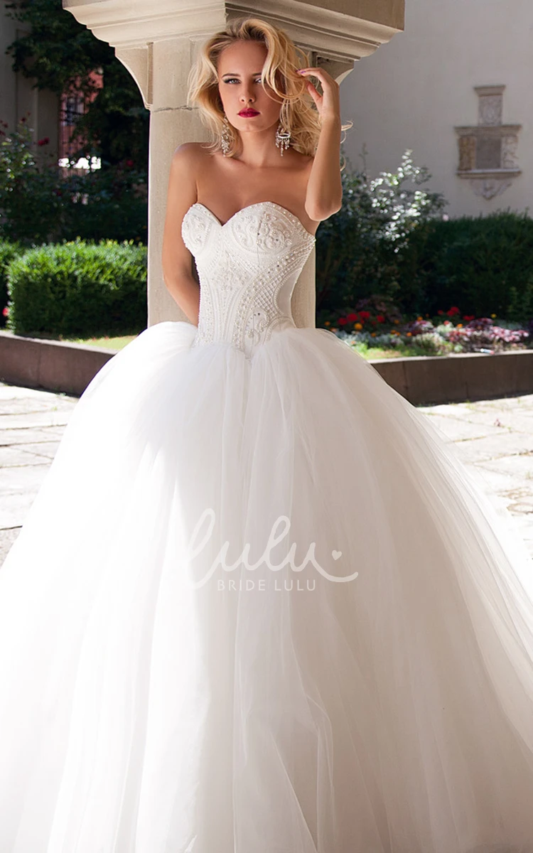 Sweetheart Sleeveless Tulle Ball Gown Wedding Dress with Beading Unique Bridal Gown