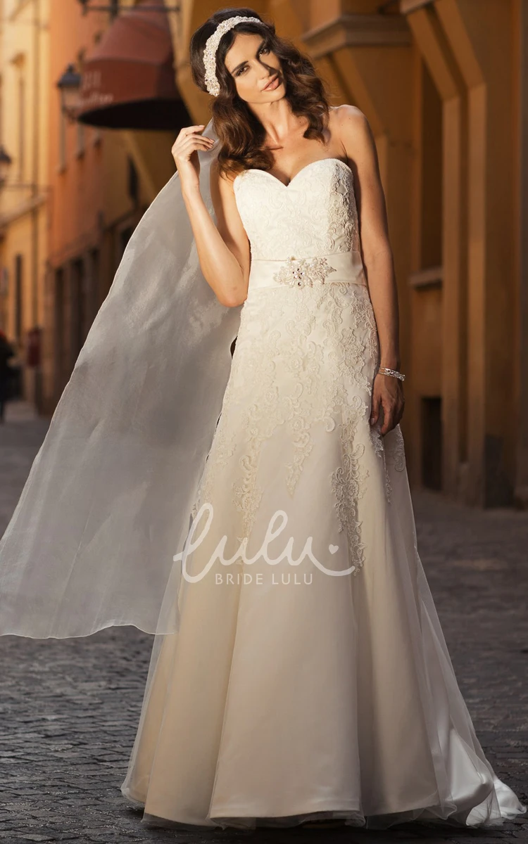 Sweetheart Appliqued Lace A-Line Wedding Dress Flowy and Chic