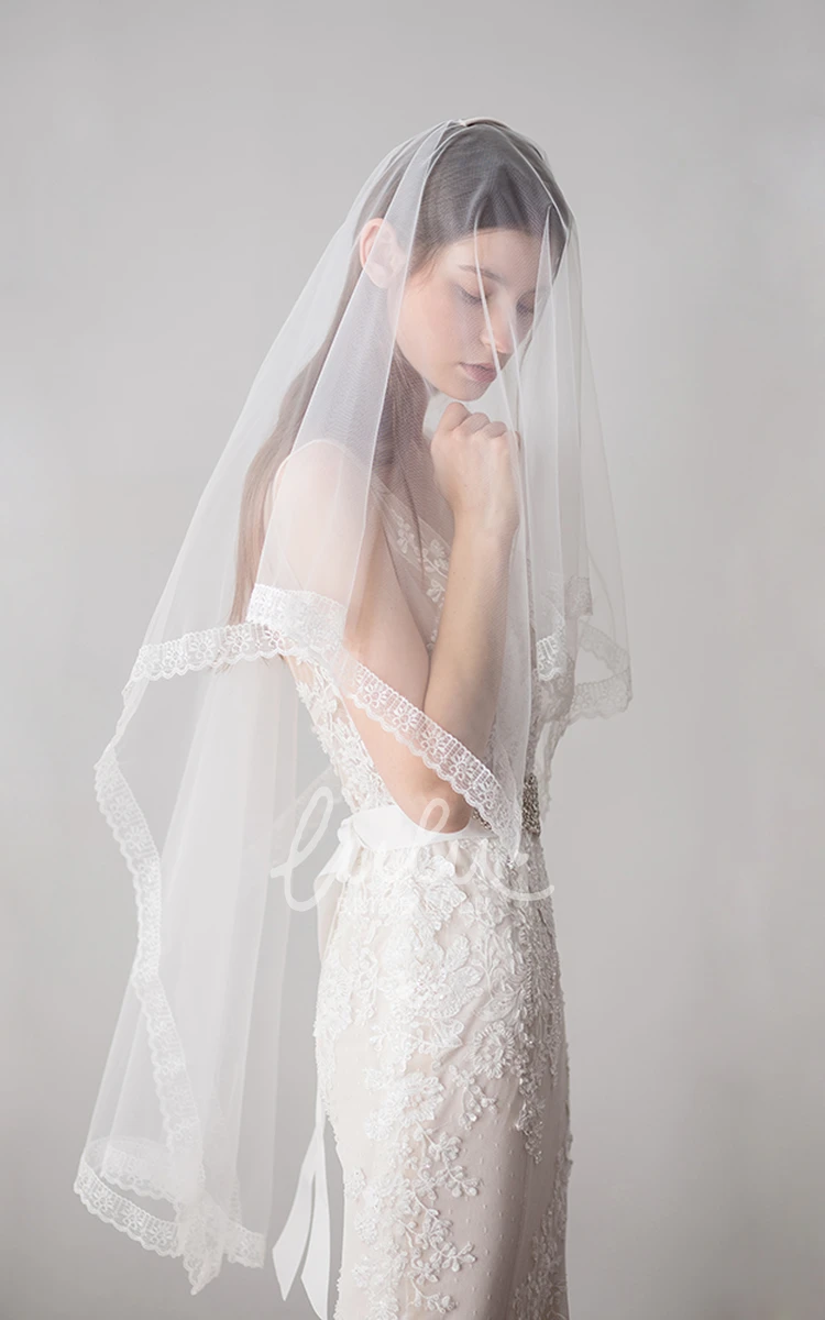 Simple Style Tulle Fingertip Veil with Lace Edge