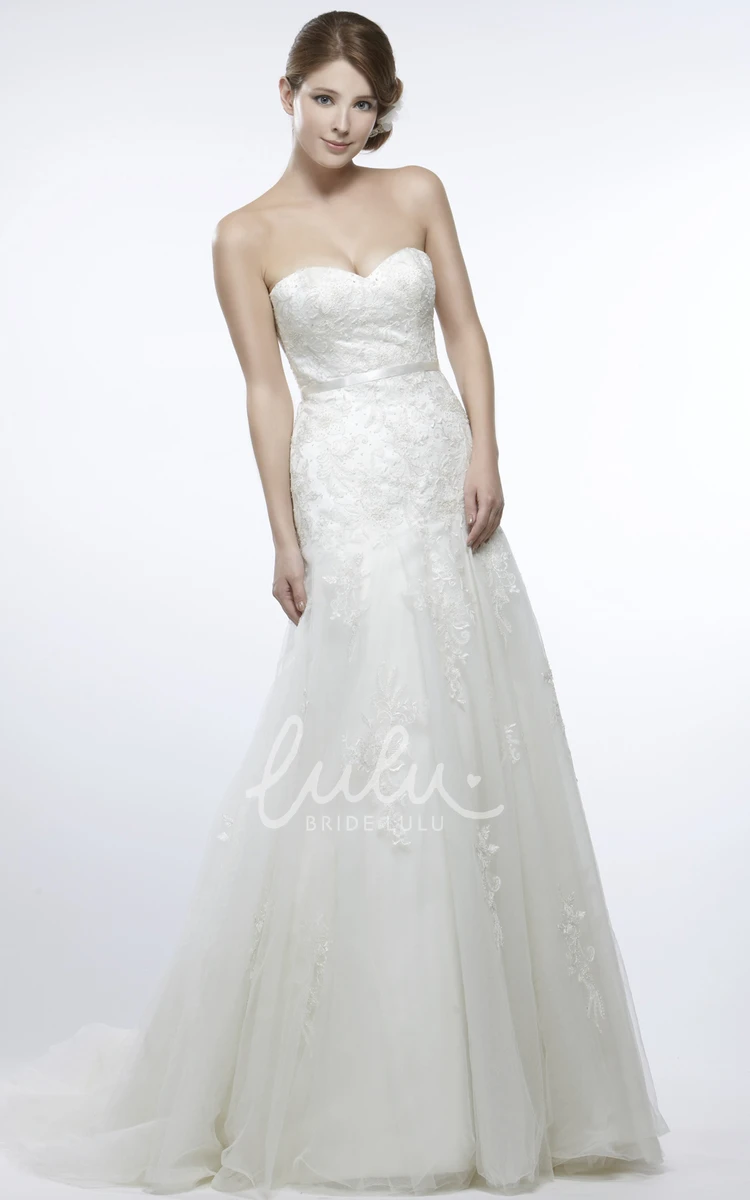 Sweetheart Tulle Wedding Dress with Appliques and V-Back Sheath Style