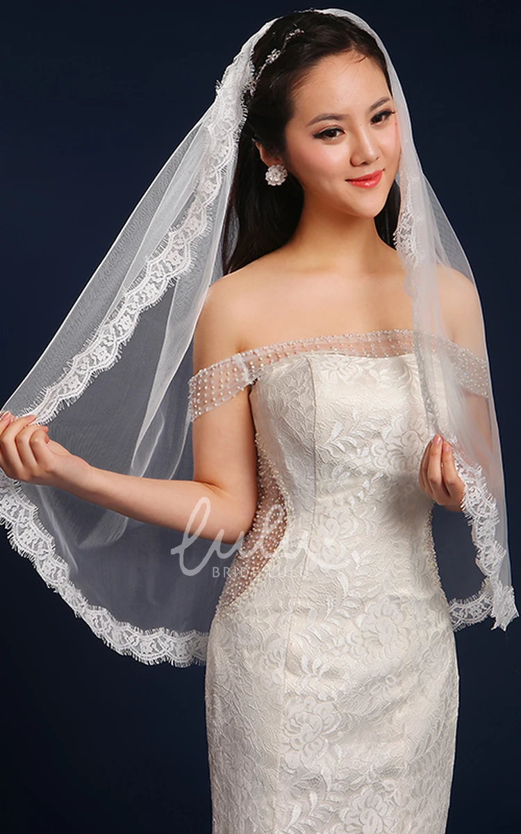 Short Tulle Wedding Veil Simple Style with Lace Edge