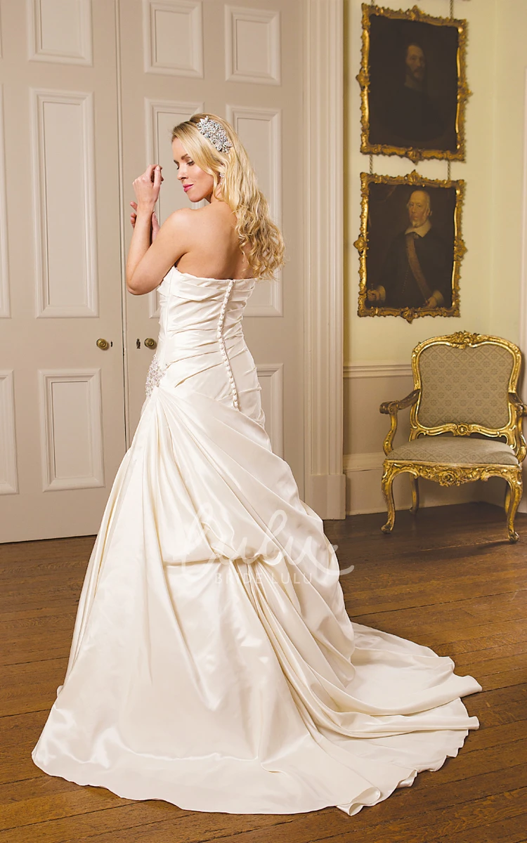 Sweetheart Satin A-Line Wedding Dress with Side-Draped and Broach Timeless Bridal Gown